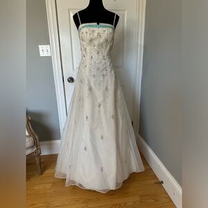 Cream Aline prom or wedding dress